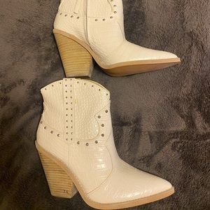 Brand new, never before worn, croc-embossed Iris Western Sam Edelman booties.